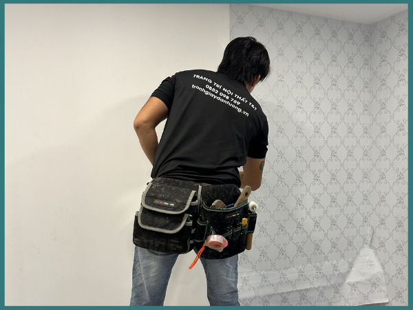 Thi công giấy dán tường 1